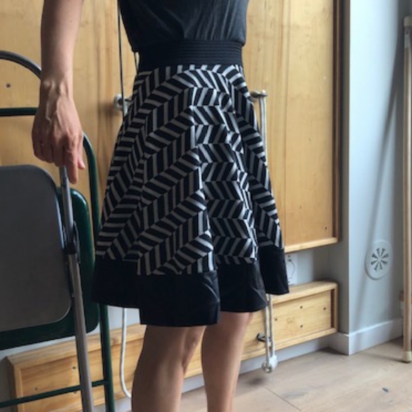 Designer Italian skirt - Picture 10 of 12